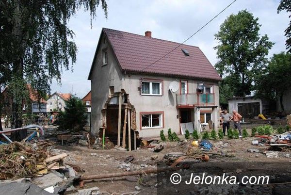 JELENIA GÓRA / KRAJ: Niepełnosprawni powodzianom