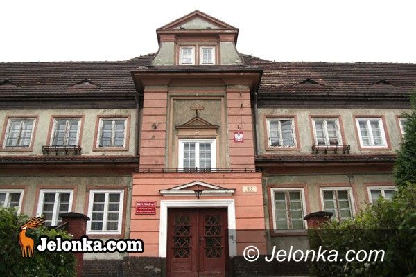 JELENIA GÓRA: Remont bursy przy  Kilińskiego z poślizgiem