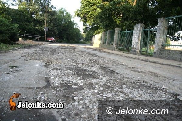 JELENIA GÓRA: Powstańców Śląskich – w październiku jak po stole