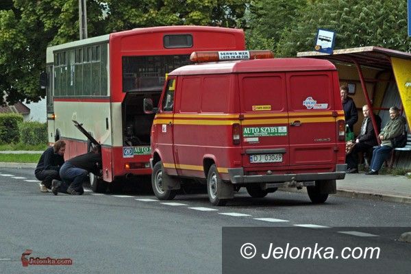 JELENIA GÓRA: MZK przewozi ludzi gratami. Nowe autobusy w 2011 roku