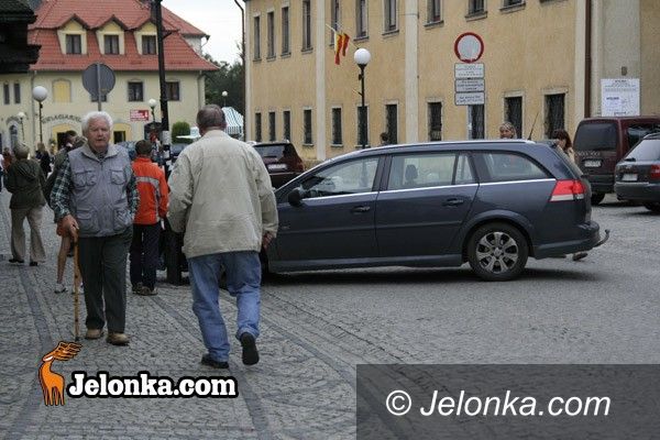 JELENIA GÓRA: Koszą latarnie na śródmiejskim trakcie