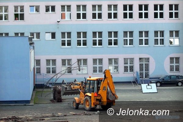 JELENIA GÓRA: Ruszyła budowa „Orlika” przy SP nr 13