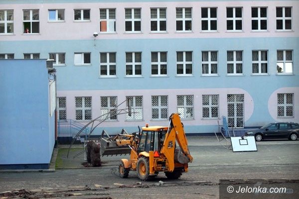 JELENIA GÓRA: Ruszyła budowa „Orlika” przy SP nr 13