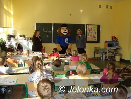 JELENIA GÓRA: Policjanci w „szóstce”. O bezpieczeństwie na drodze