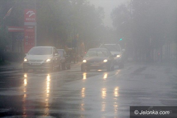 JELENIA GÓRA: Pada, pada i pada: stan ostrzegawczy w rzekach przekroczony