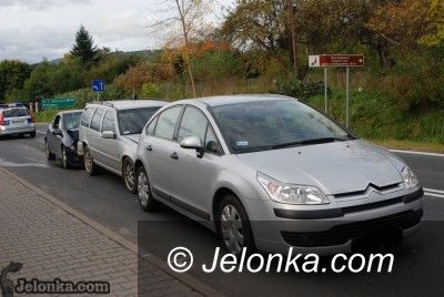 JELENIA GÓRA: Stłuczka trzech aut na krajowej "trójce"