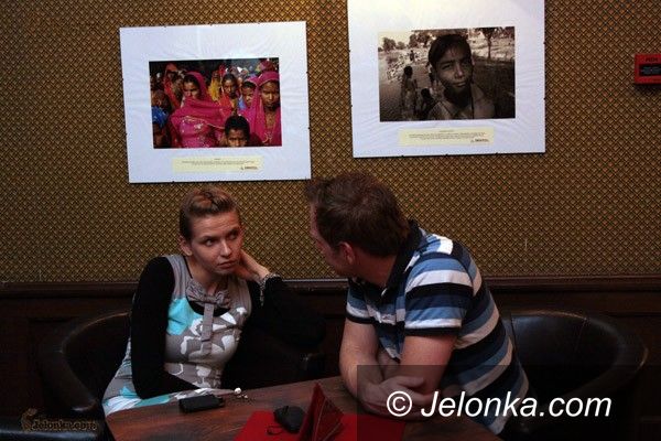 JELENIA GÓRA: Fotoruszenie. Indyjska perła w błocie w Old Pubie