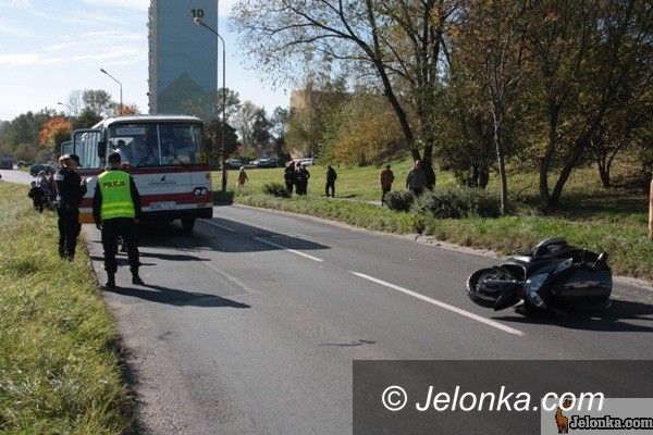 JELENIA GÓRA: Skuterem w autobus szkolny