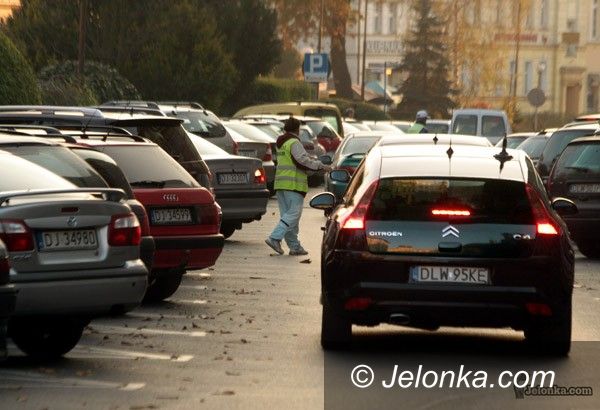 JELENIA GÓRA: Koniec z parkingowymi. Parkomaty od listopada