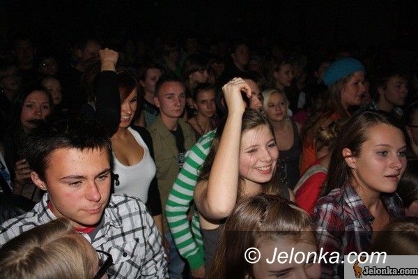 JELENIA GÓRA: Szał w Orient–Expressie, czyli udany koncert Happysad