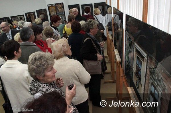 JELENIA GÓRA: Otwarte okna i zamknięte drzwi. Na fotografiach J. Peikert