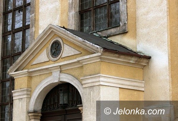 JELENIA GÓRA: Pokusą miedź z Kościoła Łaski