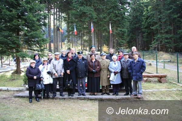 BOROWICE: Weterani i młodzież: w hołdzie poległym