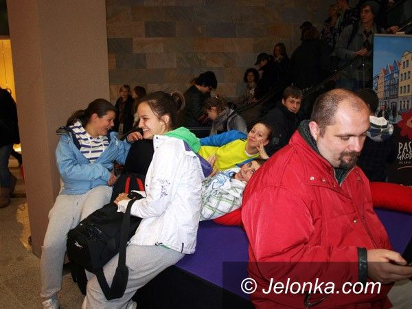 JELENIA GÓRA: Tłumy forsowały Pasaż Grodzki