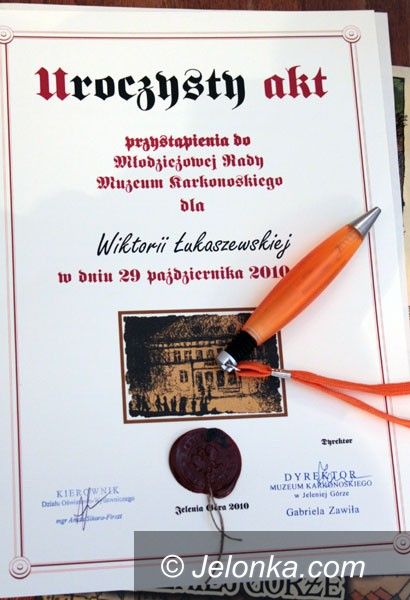 JELENIA GÓRA: Trzynaście dziewcząt w muzealnej radzie