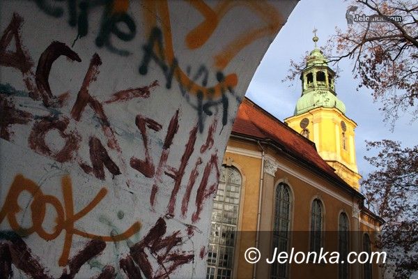 JELENIA GÓRA: Te okropne bazgroły! Wojna wandalom