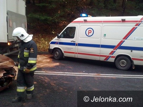 REGION: Znów groźnie przy „Lesie”. Fiatem pod ciężarówkę