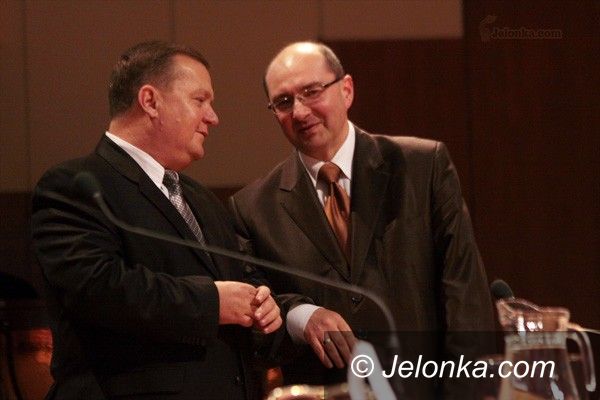 JELENIA GÓRA: W ogniu pytań przez sto pięćdziesiąt minut