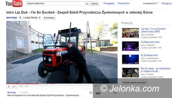 JELENIA GÓRA: Promocja szkoły z ciągnikiem w tle