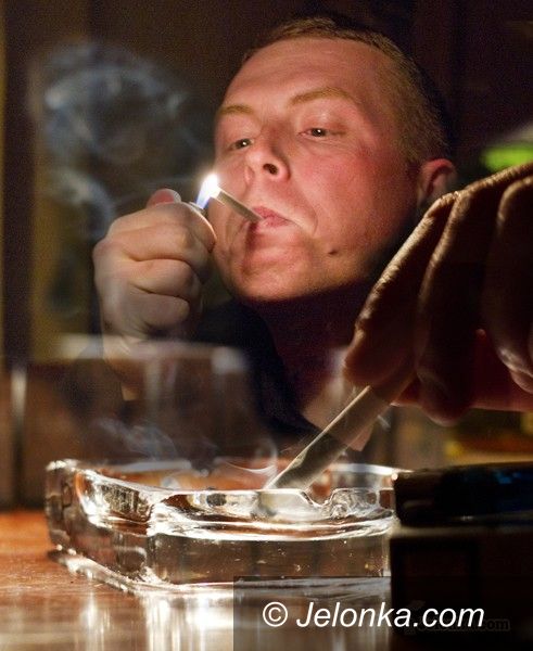 JELENIA GÓRA: Zakaz „puszczenia dymka” nie tylko w restauracjach