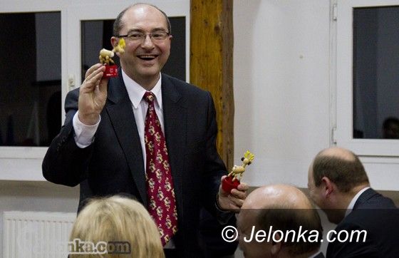 JELENIA GÓRA: Nasze dzieje na piętrach. Poruszający happning w II LO