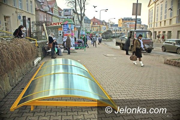 JELENIA GÓRA: I doczekali się wiaty przystankowej