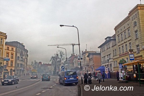 JELENIA GÓRA: Śmierdzące dymy nad śródmieściem