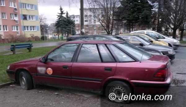 JELENIA GÓRA: Parkingowe zawalidrogi