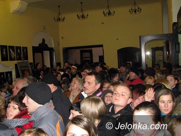 JELENIA GÓRA: Koncert z gwiazdami i frustracja tłumu