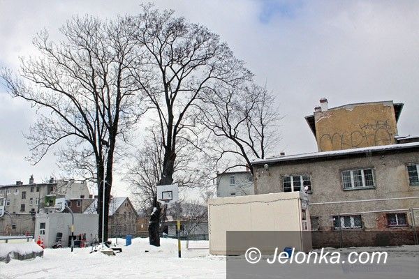 JELENIA GÓRA: Lodowisko ruszyło. Na początek – brak chętnych