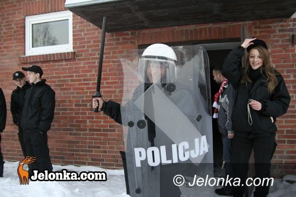 JELENIA GÓRA: „Narybek” policji gościnnie w komendzie