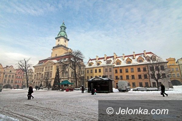 JELENIA GÓRA: Mało świąteczny ten plac Ratuszowy