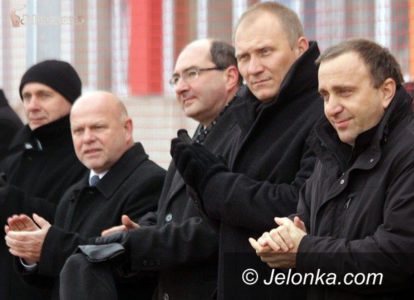 JELENIA GÓRA/ KRAJ: Brudna gra przy „Orlikach”?
