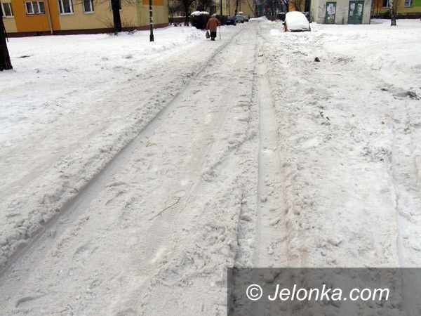 JELENIA GÓRA: Zabobrze w śniegu&#8230; zakopane