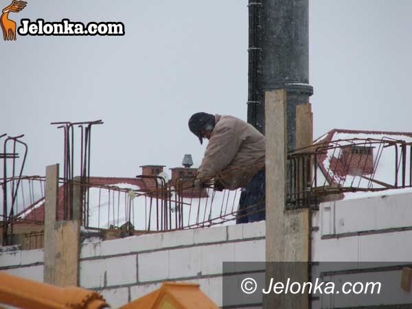 JELENIA GÓRA: Praca wre przy KFC!