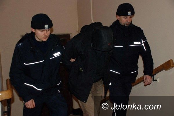 JELENIA GÓRA: Napadli na taksówkarza. Celu nie osiągnęli, celę – tak