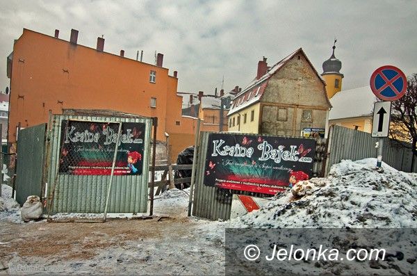 JELENIA GÓRA: Nowa kamienica rośnie przy cerkiewce