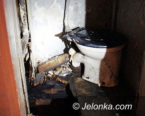 JELENIA GÓRA: Pożar na starówce. Spaliły się ubikacje