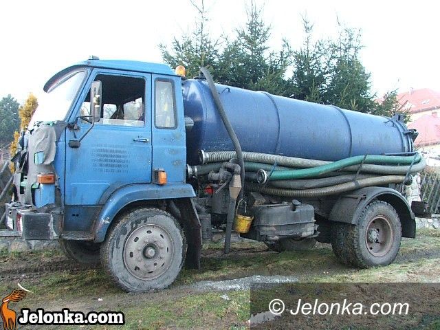 REGION: Groźny wypadek przy Hotelu Jan. Volkswagenem w drzewo