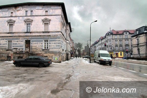JELENIA GÓRA: Na niektórych chodnikach ślizgawica. Po odwilży