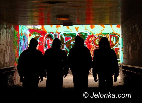 JELENIA GÓRA: Kto napadł i okradł kobietę. Skopana w przejściu podziemnym