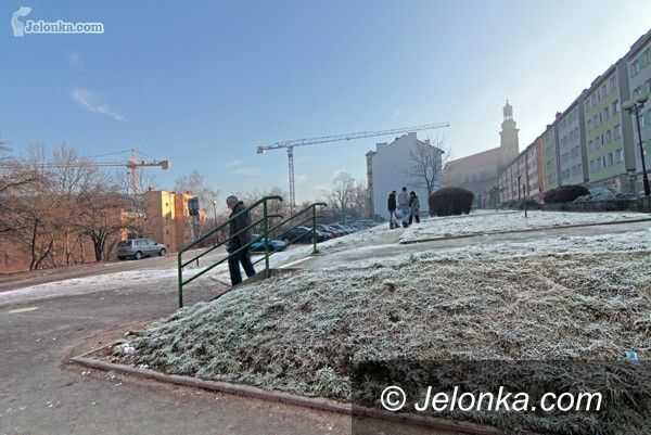 JELENIA GÓRA: Pną się w górę mury Galerii Centrum