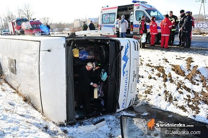 DOLNY ŚLĄSK: Autokar Jelenia Góra – Zakopane w rowie. Są ranni