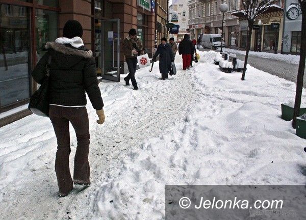 JELENIA GÓRA: 80 złotych za odśnieżanie chodników. Będzie referendum?