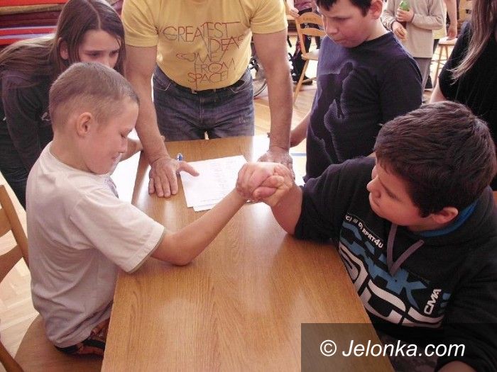 Jelenia Góra: Zawody armwrestlingu w SP 8, kto najsilniejszy?