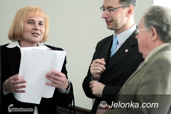 JELENIA GÓRA: Emocje wrzące jak woda. Budżet „klepnięty”