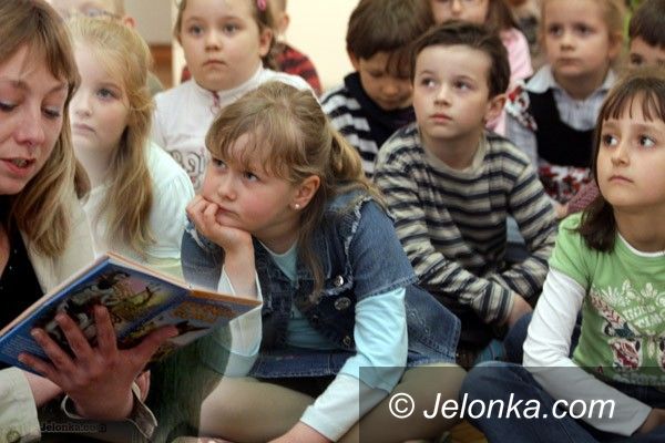 JELENIA GÓRA: W Karkonosze bajki noszę. AD REM dzieciom