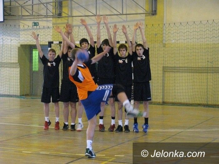 Jelenia Góra: Piłkarze ręczni z SP 11 na najniższym stopniu podium