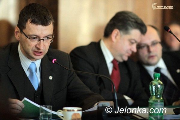 JELENIA GÓRA: O pożarze hurtowni i psich odchodach w mieście
