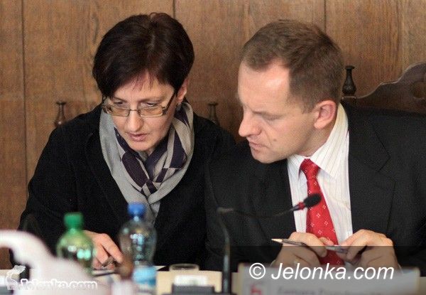JELENIA GÓRA: Radni o błędach urzędników: „Pracujcie dobrze, a nie dużo”